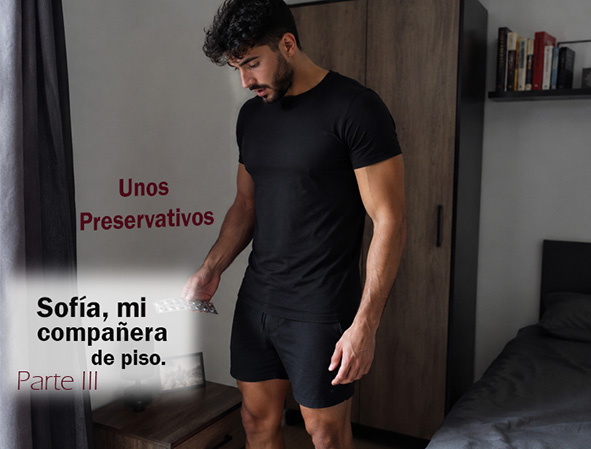 Unos preservativos en la mesita de noche.